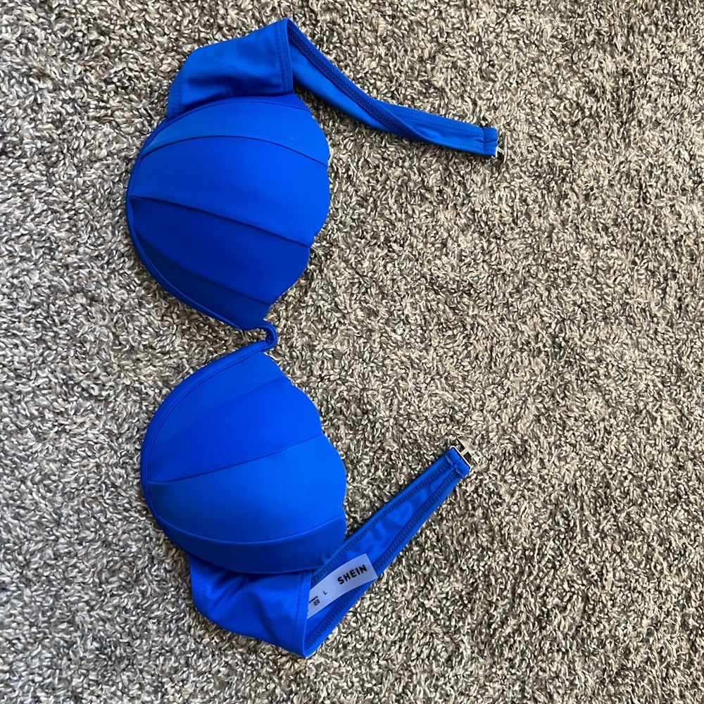 Shein bikini top brand new never worn!